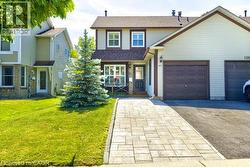 1302 NORTHMOUNT Street Oshawa, ON L1G 7M8