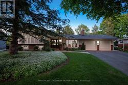 2030 FEATHERSTON DRIVE  Ottawa, ON K1H 6P9