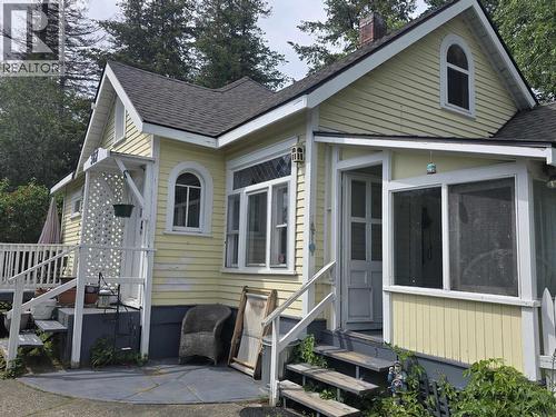 387 BOWRON AVENUE  Quesnel, BC V2J 2H3