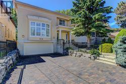 215 OLIVE AVENUE S  Toronto, ON M2N 4P5
