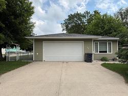 54 4th Street SE Portage La Prairie, MB R1N 1K8