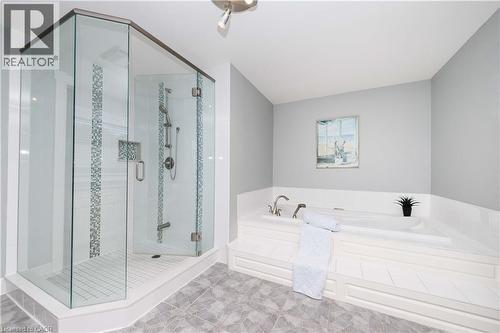 8 Cheval Drive, Grimsby, ON 