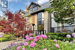 207 VICTOR AVENUE Toronto, ON M4K 1B3
