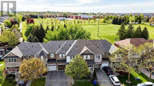 264 Coachwhip Trail, Newmarket, ON 