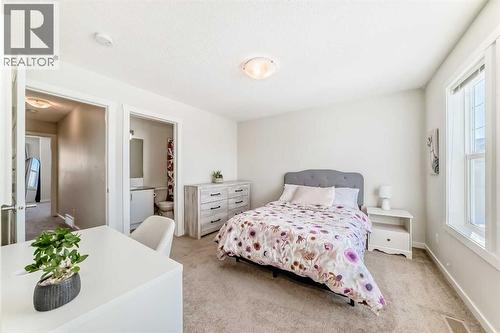 272 Cranbrook Square Se, Calgary, AB 