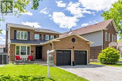 1206 FIELDSTONE CIRCLE  Pickering, ON L1X 1B4