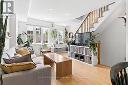 12 CONNOLLY STREET Toronto, ON M6N 5G3