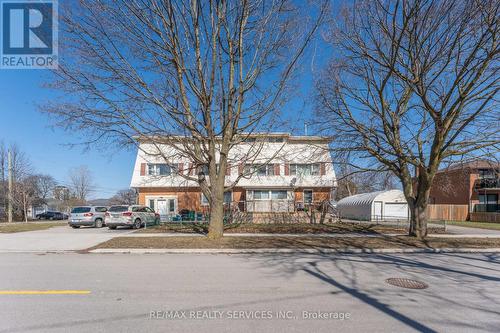 72 FLORENCE AVENUE  Kitchener, ON N2A 2K8