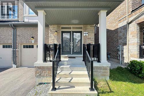 28 Conarty Crescent, Whitby, ON 