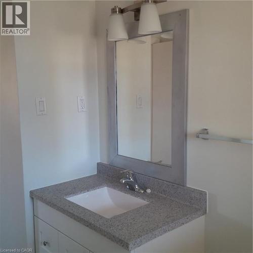 245 Eighth Avenue, Kitchener, ON - Indoor Photo Showing Bathroom