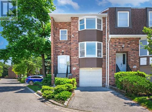 13 - 27 HYDE PARK COURT  Markham, ON L3T 4X8