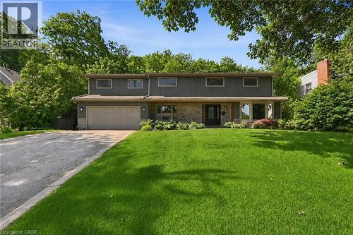 94 DORCHESTER Drive  Grimsby, ON L3M 1A8