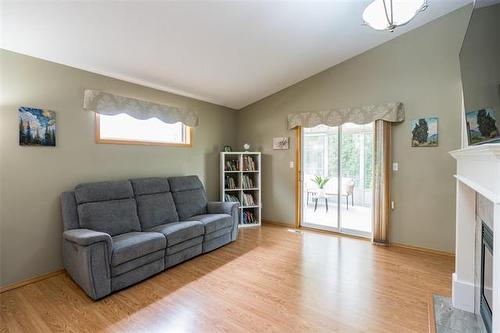 274 Barnes St, Winnipeg, MB 
