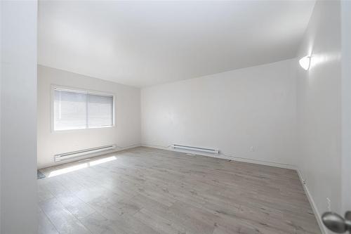 816 St Matthews Avenue, Winnipeg, MB 