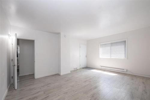 816 St Matthews Avenue, Winnipeg, MB 