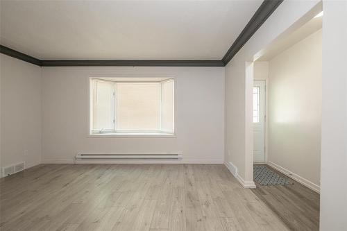 816 St Matthews Avenue, Winnipeg, MB 