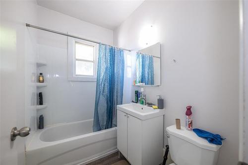 816 St Matthews Avenue, Winnipeg, MB 