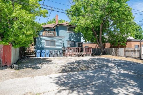 816 St Matthews Avenue, Winnipeg, MB 