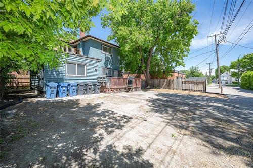816 St Matthews Avenue, Winnipeg, MB 
