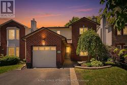 38 VICTOR STREET Ottawa, ON K2S 1H9