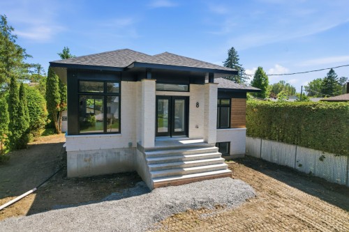 8 Rue Tougas  Châteauguay, QC J6J 2Z4