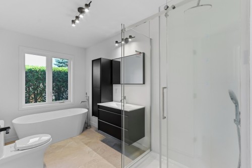 Salle de bains - 8 Rue Tougas, Châteauguay, QC - Indoor Photo Showing Bathroom