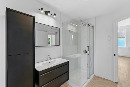 Salle de bains - 8 Rue Tougas, Châteauguay, QC - Indoor Photo Showing Bathroom