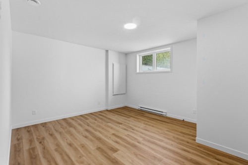 Chambre à coucher - 8 Rue Tougas, Châteauguay, QC - Indoor Photo Showing Other Room