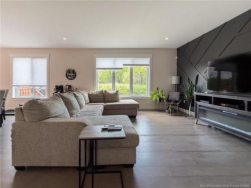 7 Aurora St, Fredericton, NB 