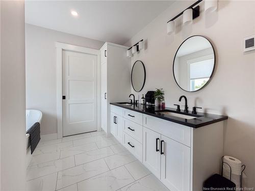 7 Aurora St, Fredericton, NB 