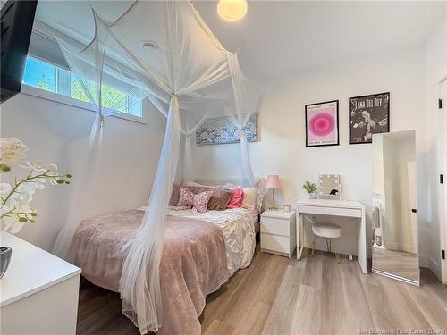 7 Aurora St, Fredericton, NB 