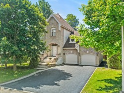 26 Rue de Matagami  Blainville, QC J7B 1W2