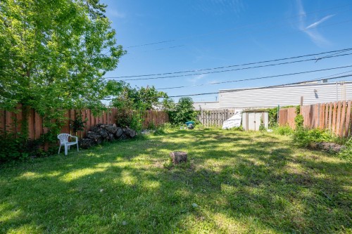 Cour - 2160 Rue Nancy, Brossard, QC 