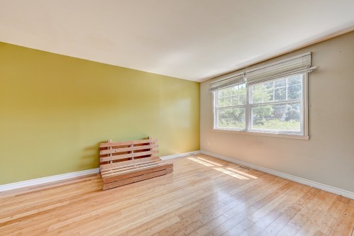 Salon - 2160 Rue Nancy, Brossard, QC 