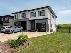 23 Grenoble Court  Halifax, NS B3P 0J8