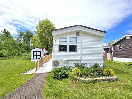 5 Birch Court, Amherst, NS 