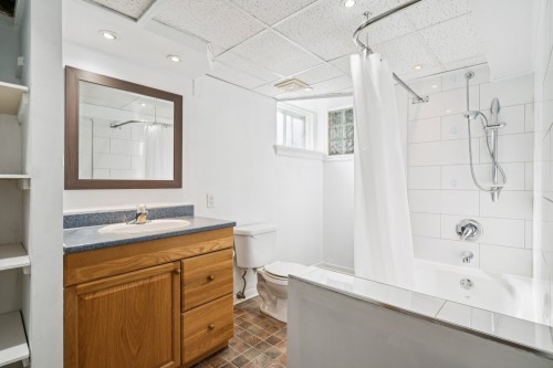 Salle de bains - 600 Rue De La Neuve-France, Saint-Jean-Sur-Richelieu, QC - Indoor Photo Showing Bathroom