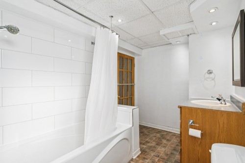 Salle de bains - 600 Rue De La Neuve-France, Saint-Jean-Sur-Richelieu, QC - Indoor Photo Showing Bathroom
