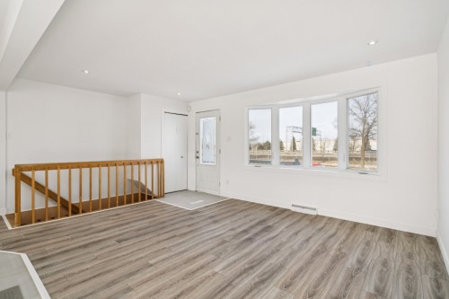 Salon - 600 Rue De La Neuve-France, Saint-Jean-Sur-Richelieu, QC - Indoor Photo Showing Other Room