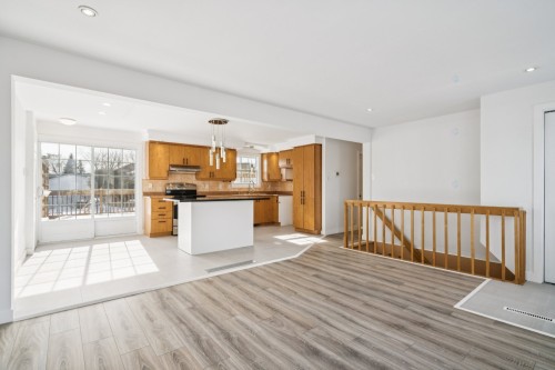 Salon - 600 Rue De La Neuve-France, Saint-Jean-Sur-Richelieu, QC - Indoor Photo Showing Kitchen