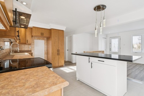 Cuisine - 600 Rue De La Neuve-France, Saint-Jean-Sur-Richelieu, QC - Indoor Photo Showing Kitchen