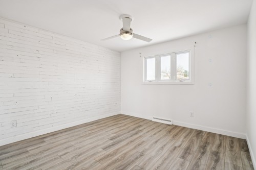 Chambre à coucher - 600 Rue De La Neuve-France, Saint-Jean-Sur-Richelieu, QC - Indoor Photo Showing Other Room