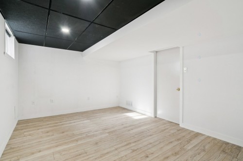 Chambre à coucher - 600 Rue De La Neuve-France, Saint-Jean-Sur-Richelieu, QC - Indoor Photo Showing Other Room