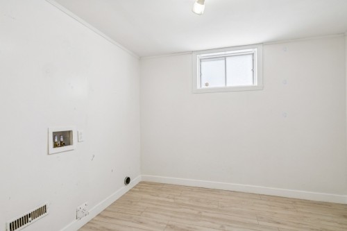 Salle de lavage - 600 Rue De La Neuve-France, Saint-Jean-Sur-Richelieu, QC - Indoor Photo Showing Other Room