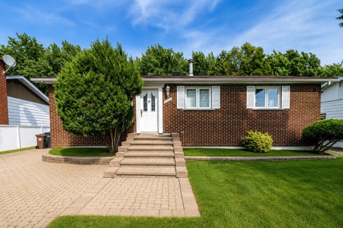 6025 Rue Parent  Brossard, QC J4W 1K6