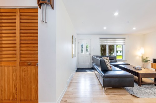 Living Room - 6025 Rue Parent, Brossard, QC 