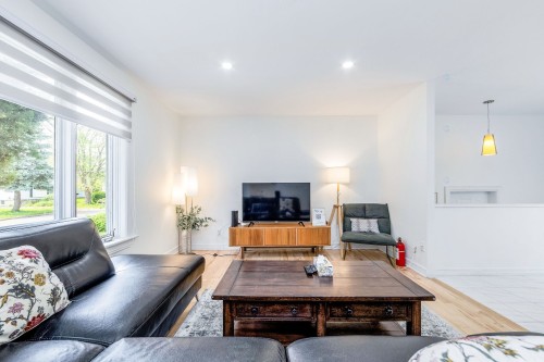 Living Room - 6025 Rue Parent, Brossard, QC 