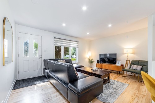 Living Room - 6025 Rue Parent, Brossard, QC 