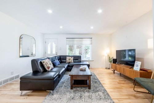 Living Room - 6025 Rue Parent, Brossard, QC 