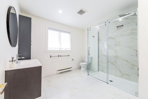 Bathroom - 6025 Rue Parent, Brossard, QC 